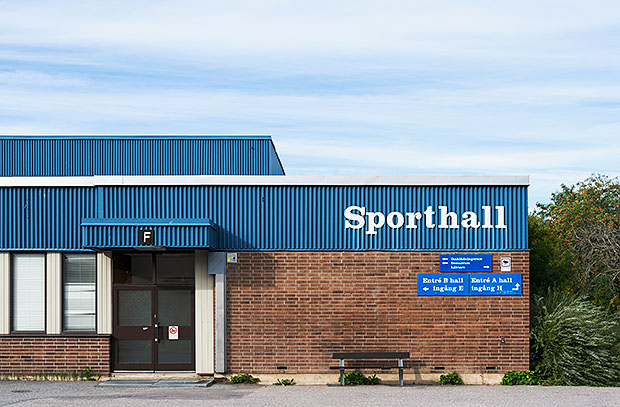 En idrottshall sedd utifrån.