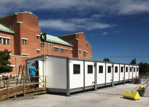 Modulhusen utanför Visby lasarett